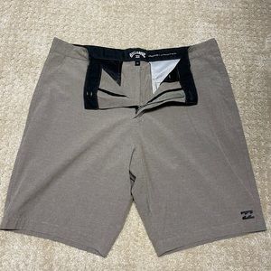 Billabong mens shorts size 36 like new.